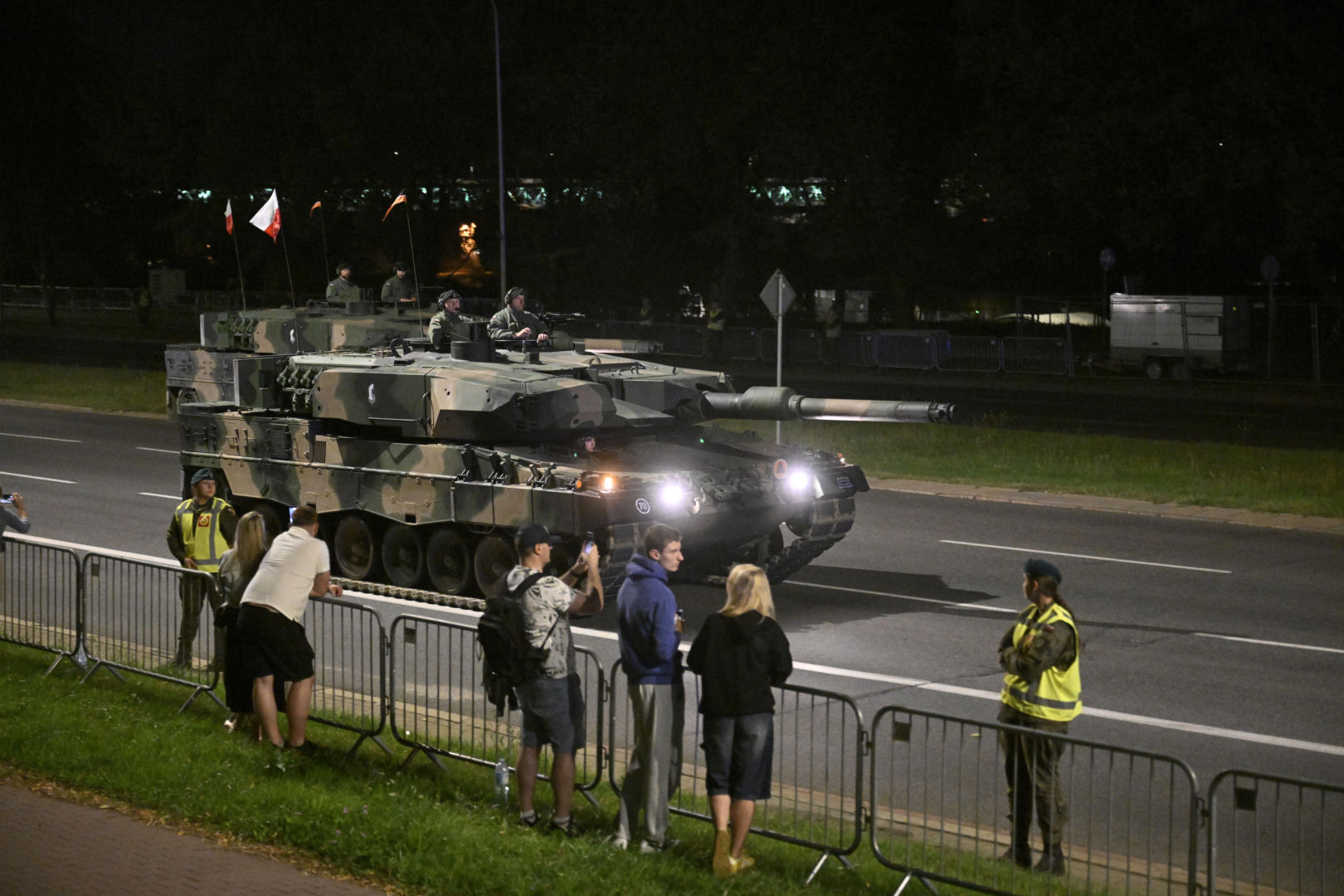Nocna próba defilady wojskowej w Warszawie