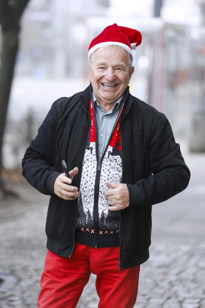 Sportowcy i aktorzy pod siedzibą TVN