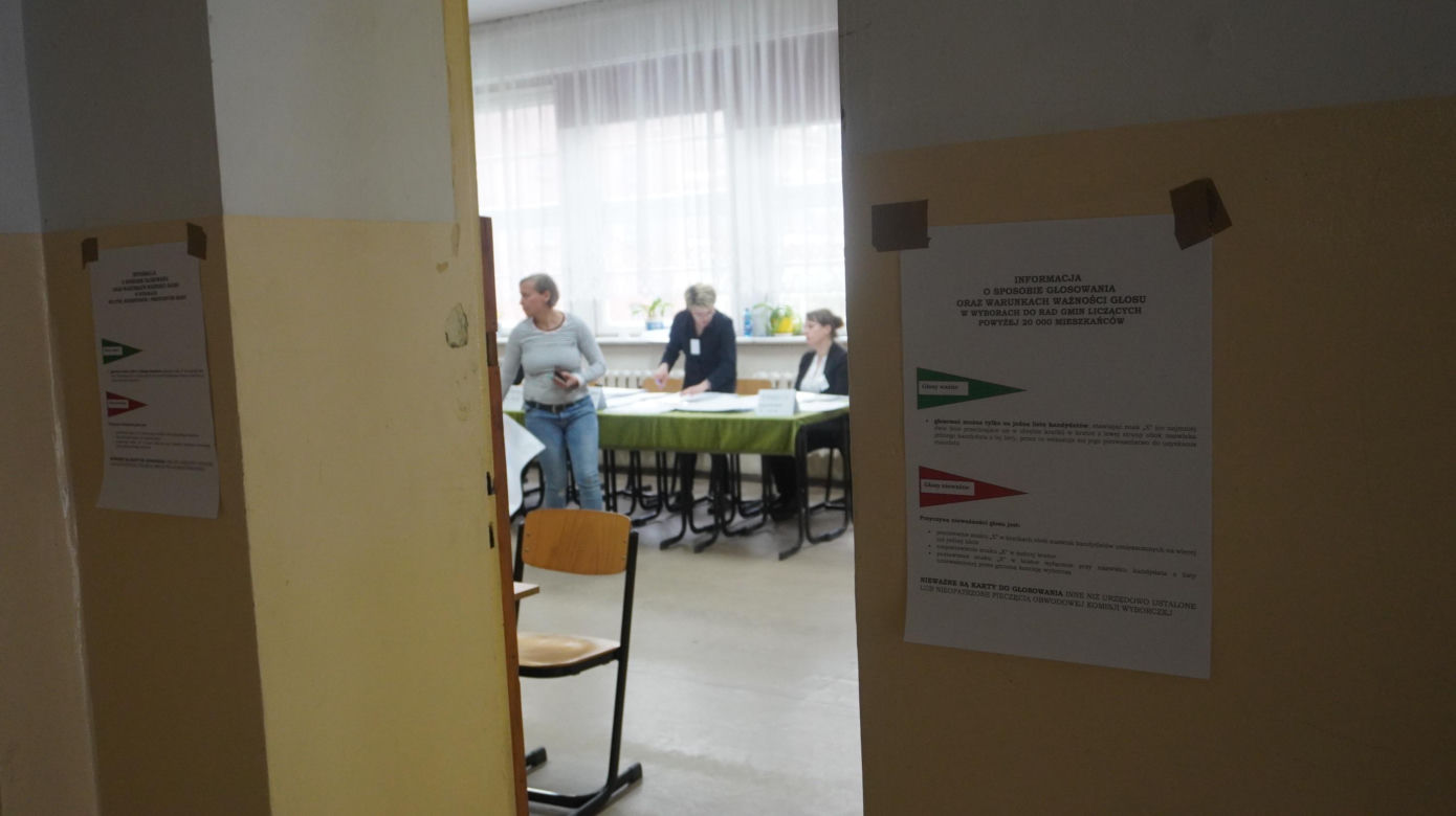 Wybory samorządowe 2024. Olsztynianie ruszyli do urn. Zobacz zdjęcia