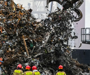 Potężny pożar statku w porcie w Gdańsku! Ogień zajął ładownię, na miejscu około 100 strażaków
