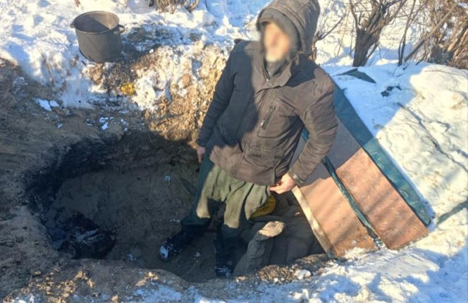 Jego "domem" jest dół wykopany nad Wisłą. 76-latek żyje tak już 15 lat!