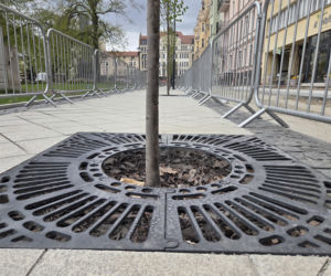 Nowe oblicze placu Wolności. Kwiaciarnie już zamontowane, koniec prac coraz bliżej