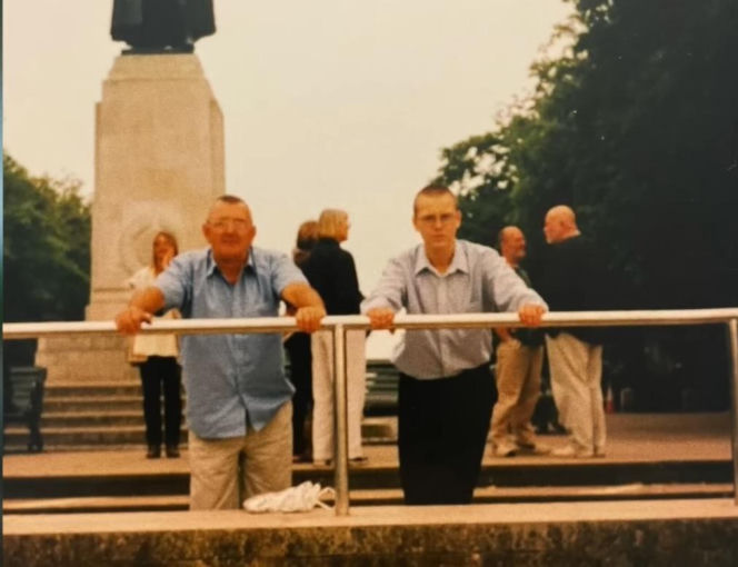 Karol Nawrocki kończy 43 lata! Zobacz, jak wyglądał w dzieciństwie