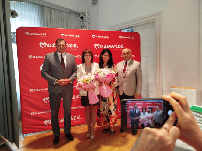 Dwie lokalne inwestycje z wysokim wsparciem unijnym. Umowy na budowę wiaduktu warszawskiego w Siedlcach i rozwój bioróżnorodności w Mrozach – już podpisane!