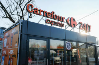 Czy Żabka i Carrefour Express są dzisiaj otwarte? Od której do której godziny czynne 25-26.12.2023??