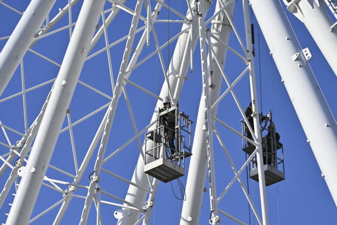 Dziwny obiekt w centrum Warszawy. Co tu powstaje? Stolica już stroi się na Boże Narodzenie!