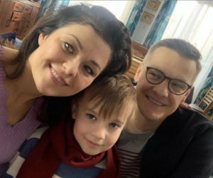 M jak miłość. Piotrek (Marcin Mroczek), Kinga (Katarzyna Cichopek), Mikołaj Misiek (Aleksander Bożyk)