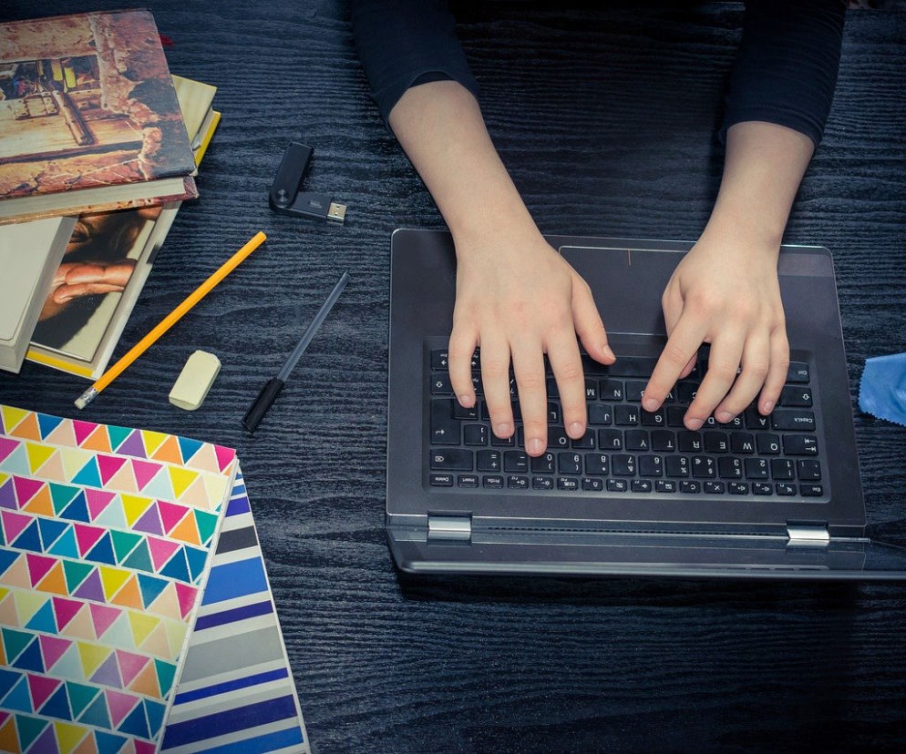 szkoła, laptop, nauka