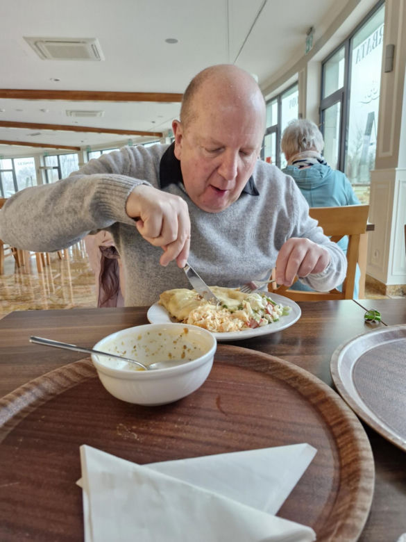 Smacznie, sycąco i niedrogo - tak zjemy w restauracji przy kościele ojca Tadeusza Rydzyka