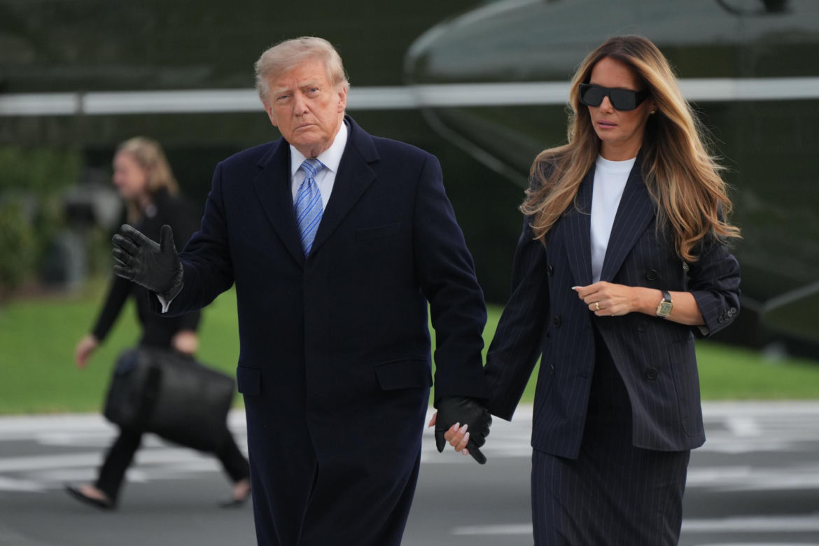 Przywódca Chin przyleciał do USA. Też przeszedł po czerwonym dywanie