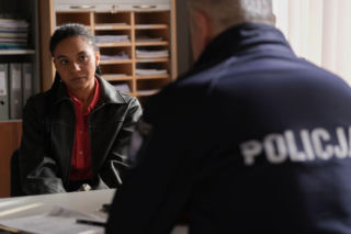 Na dobre i na złe odc. 995. Maria Malewicz (Sylwia Achu), policjant (Wojciech Billip)