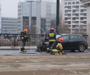 Pożar auta na moście poniatowskiego