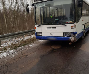 Narewka - Nowosady. Volkswagen zderzył się z autobusem