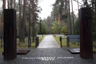 Zdemontowano tablice na polskim cmentarzu w Katyniu. To kolejna taka decyzja rosyjskich władz  