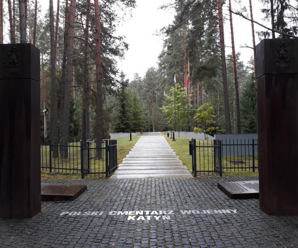 Zdemontowano tablice na polskim cmentarzu w Katyniu