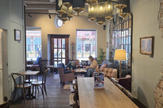 Nowa kawiarnia na mapie Gdańska. Green Caffè Nero postawiło na historię, rzemiosło i jesienne smaki