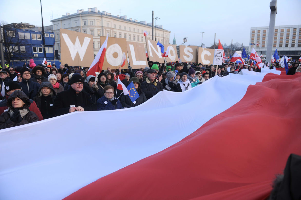 Manifestacja KOD w obronie Lecha Wałęsy w Warszawie (luty 2016)