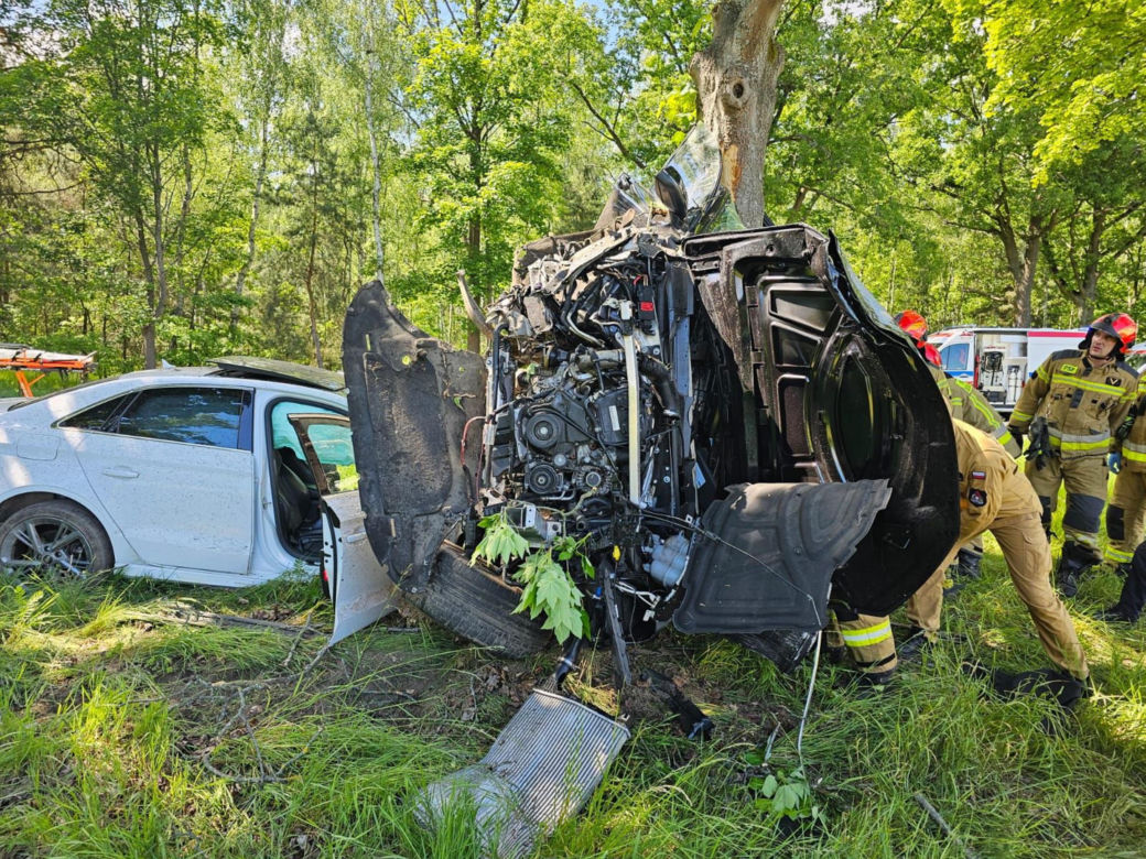 Śmiertelny wypadek na DK 27 pod Żarami. Kierujący audi Q7 nie żyje [ZDJĘCIA].