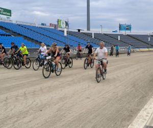 Rowerowa Stolica Polski - kręcili kilometry na stadionie w Lesznie