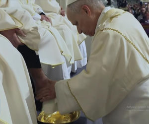 Leon XIV: Bóg rzeczywiście nam służy poprzez „bezinteresowny i pokorny gest umycia nóg”