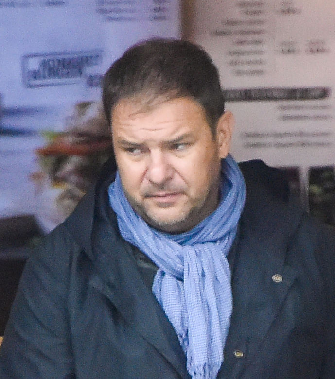 Karolak- gdzie masz maseczkę!? Tomasz Karolak na stacji benzynowej bez maseczki.