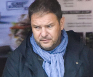 Karolak- gdzie masz maseczkę!? Tomasz Karolak na stacji benzynowej bez maseczki.