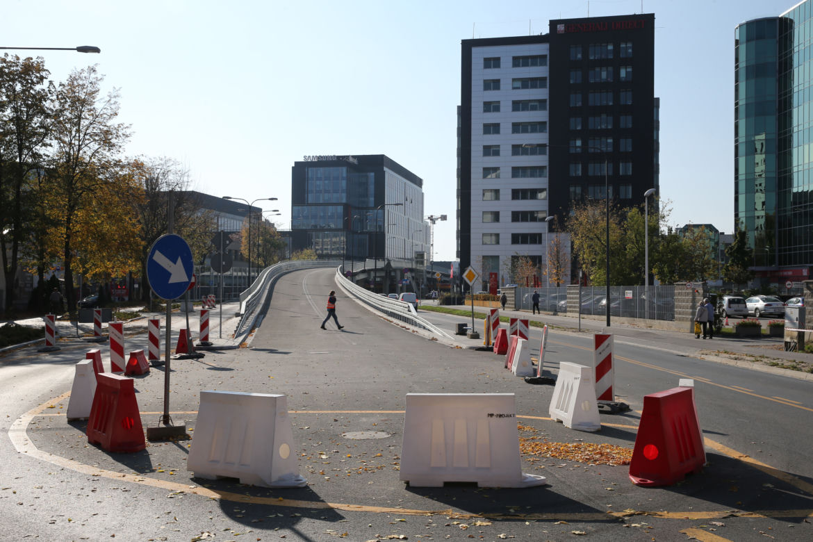 Kierowcy czekają na wiadukt