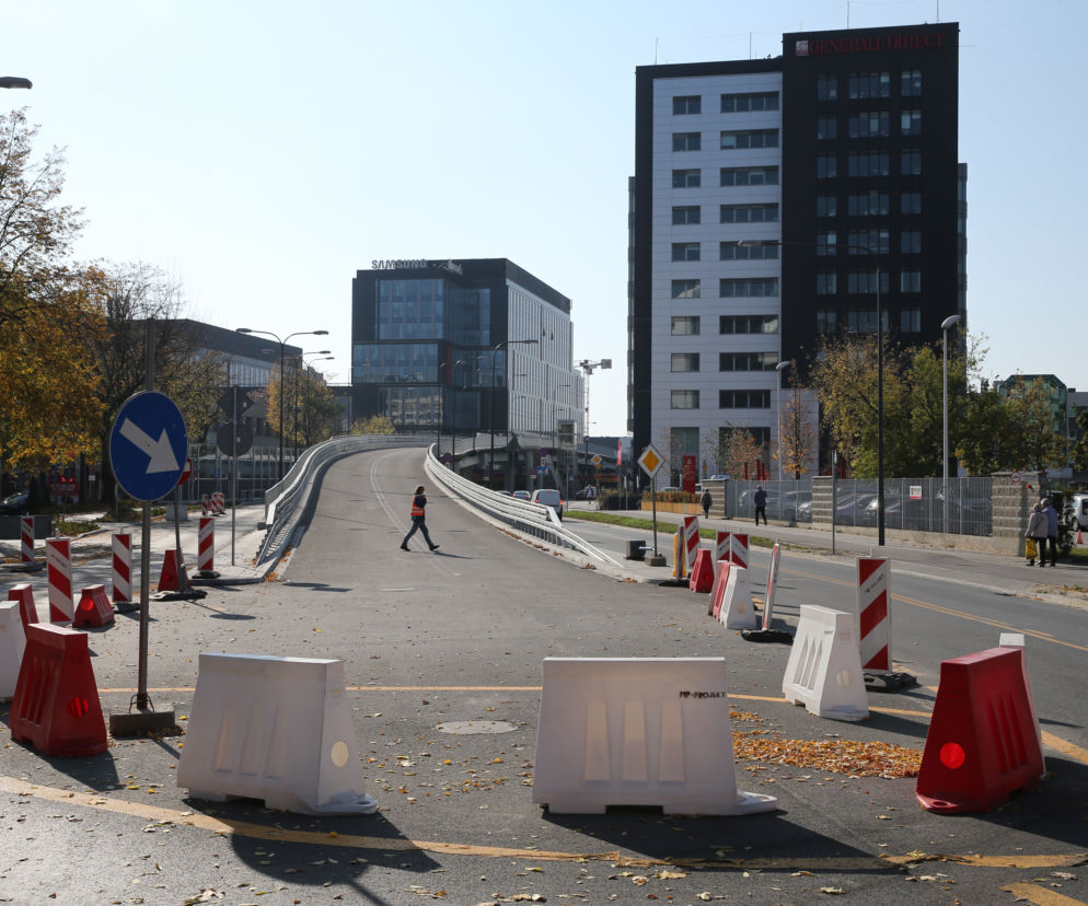 Kierowcy czekają na wiadukt