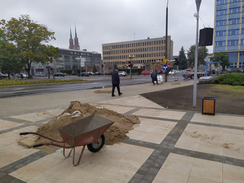 ZOBACZ jak wygląda plac gen. W. Sikorskiego w Siedlcach tuż po zakończeniu prac remontowych!