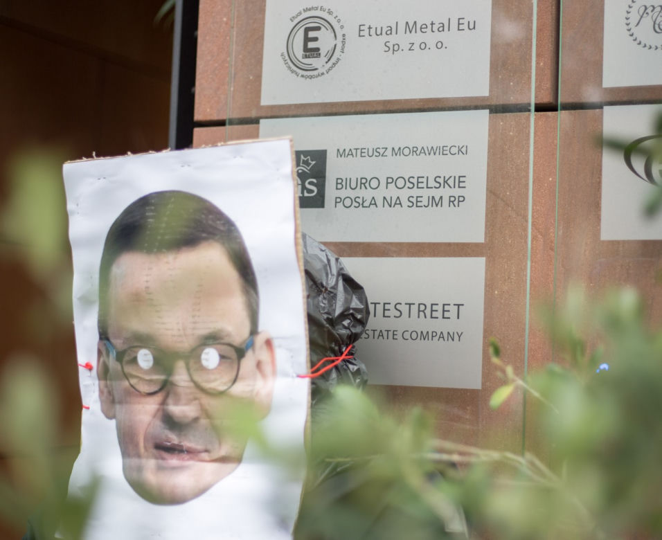 Kolejka po tani węgiel od Morawieckiego. Związkowcy: Szpitale, szkoły - pół polski błaga nas o węgiel