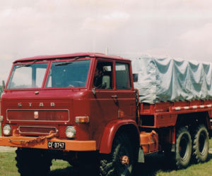 Archiwalne zdjęcia Fabryki Samochodów Ciężarowych (FSC) z lat 70. budzą ogromny sentyment, ale i smutek