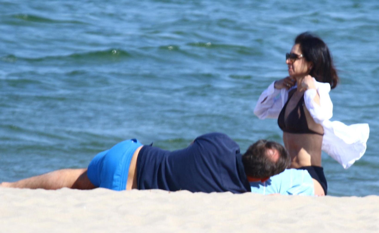 Marta Kaczyńska z mężem i synem na plaży