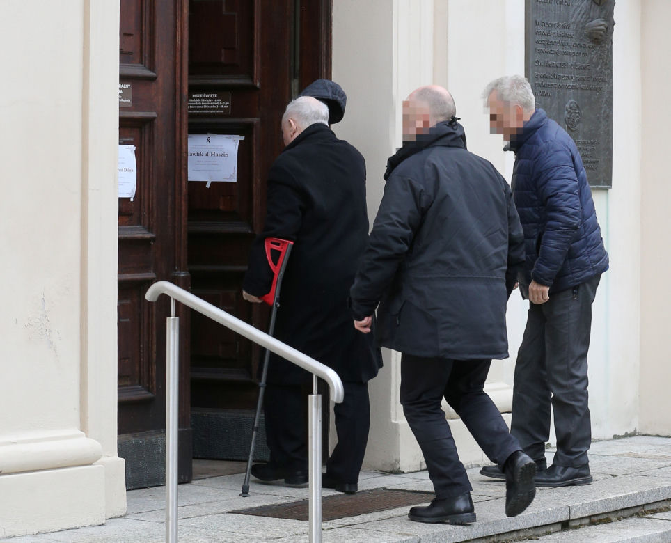 Jarosław Kaczyński na niedzielnej mszy