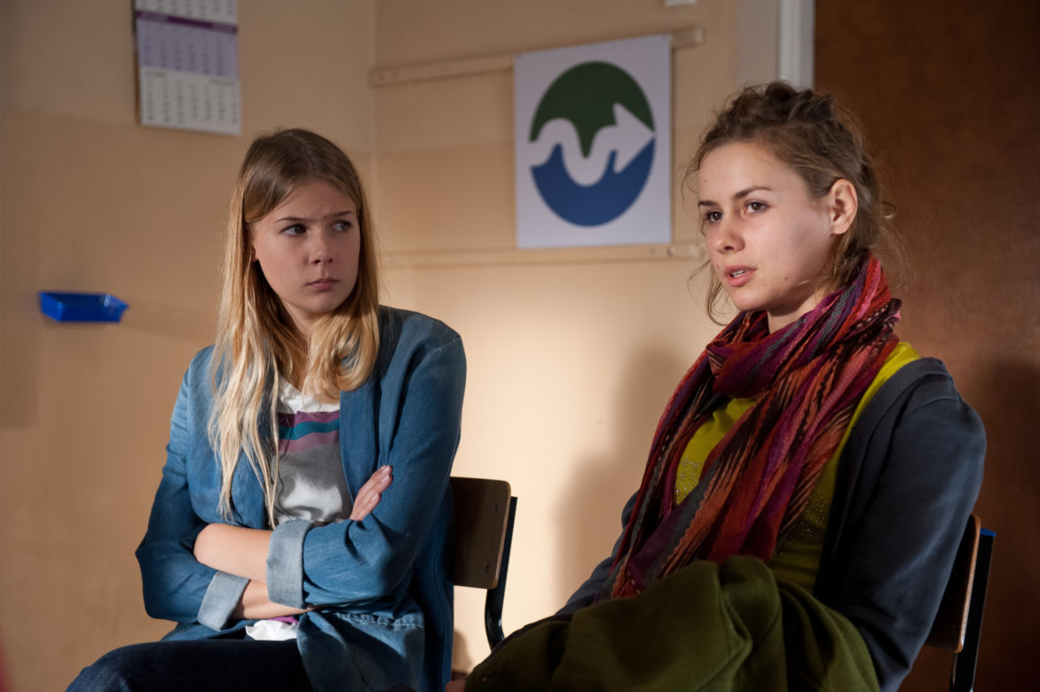 Na Wspólnej. Karina (Marta Kurzak), Ola (Marta Wierzbicka)