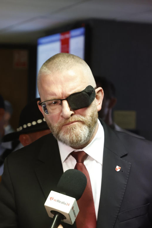 Pikieta przed rozprawą Grzegorza Brauna