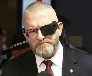 Pikieta przed rozprawą Grzegorza Brauna