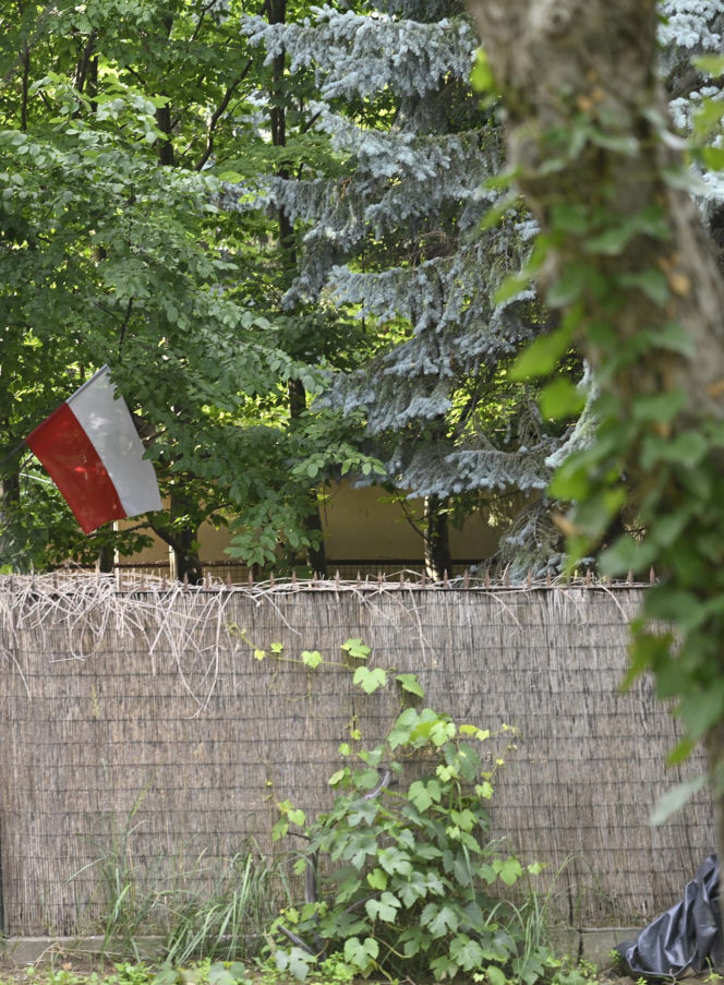 Smutny widok domu Kaczyńskiego. Willa na Żoliborzu się sypie
