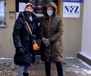 3 godziny na mrozie po szczepionkę