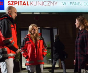 Na dobre i na złe odc. 559. Rafał Konica (Robert Koszucki), Agata Woźnicka (Emilia Komarnicka), Lena (Anita Sokołowska)