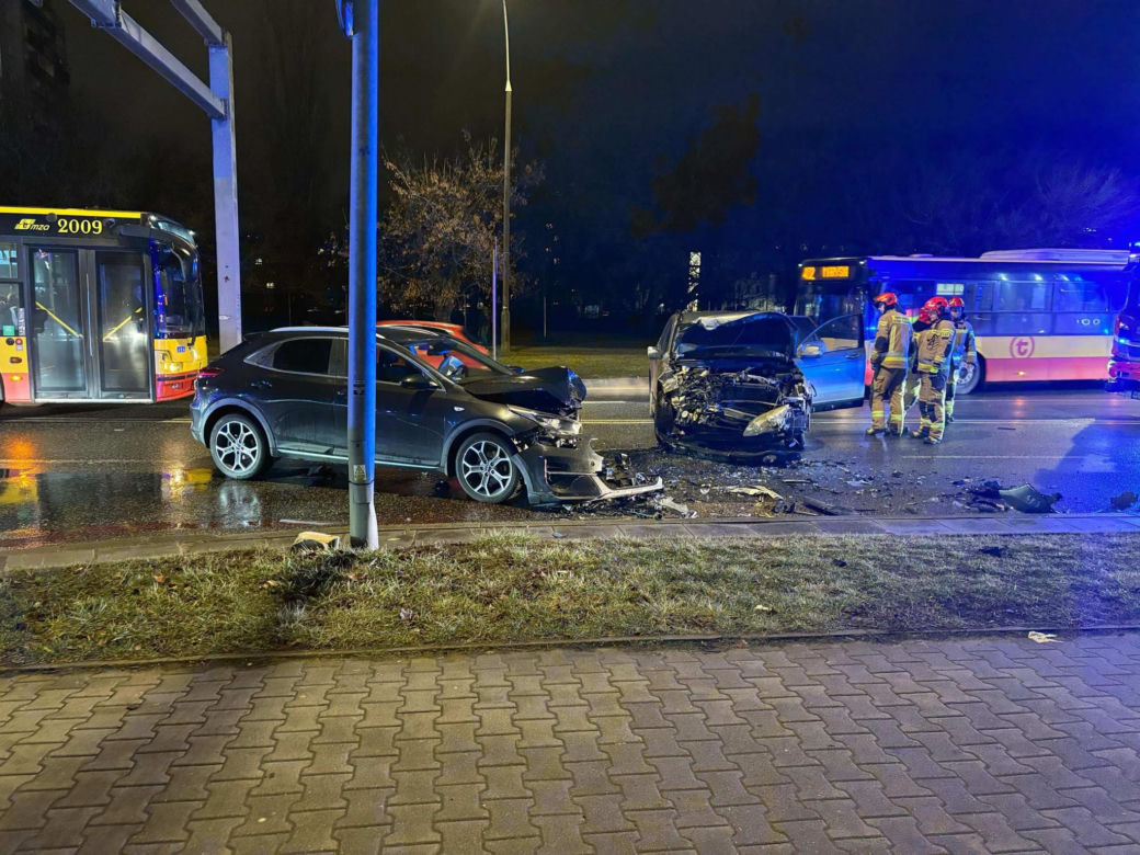 Groźny wypadek na Mokotowie! Jedna osoba poszkodowana [ZDJĘCIA]