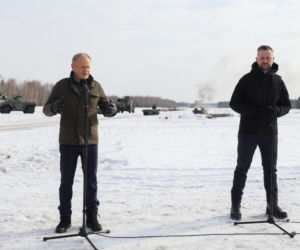 Premier i szef MON na poligonie w Zielonce obserwowali testy bezzałogowców