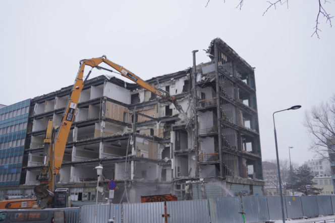 Rozbiórka słynnego budynku UW na Mokotowie