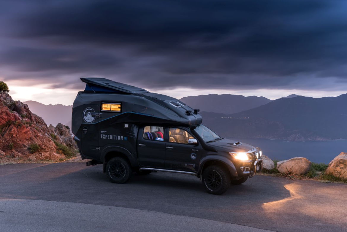 Toyota Hilux Expedition V1 - pick-up i kamper w jednym