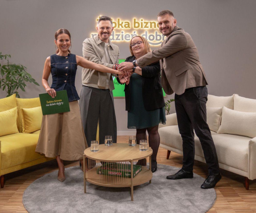 Uśmiechnięci Paulina Sykut-Jeżyna, Krzysztof Ibisz i goście w studio podcastu. O nowym sezonie przeczytasz na Eska.