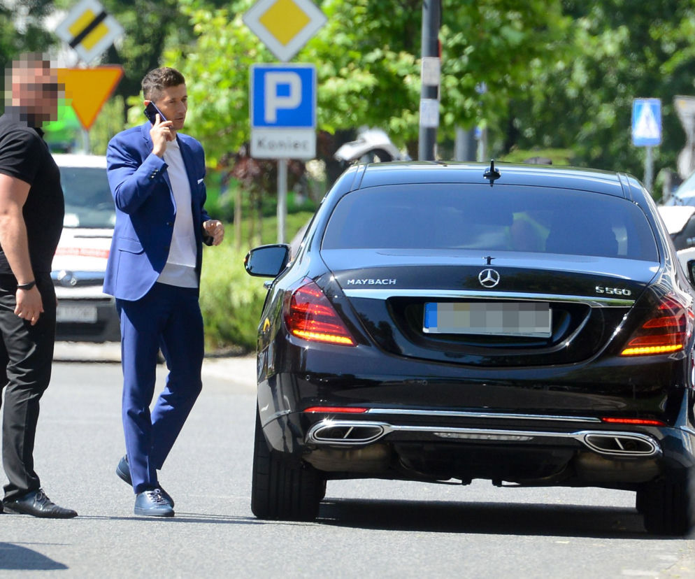 Robert Lewandowski wożony jest Maybachem za 560 tyś.