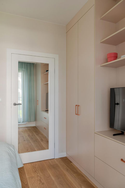 Kolorowe mieszkanie w stylu kalifornijskiego modernizmu