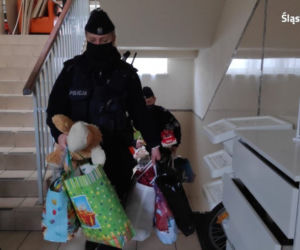 Katowice. Policjanci przekazali dary do domu dziecka