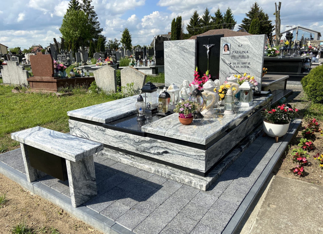 Morderca poćwiartował ciało 23-letniej Pauliny. Grób Pauliny P. (+23) na cmentarzu parafialnym w Nowogrodzie (woj. podlaskie).