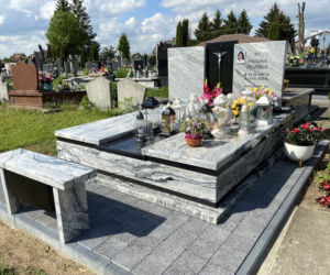 Morderca poćwiartował ciało 23-letniej Pauliny. Grób Pauliny P. (+23) na cmentarzu parafialnym w Nowogrodzie (woj. podlaskie).