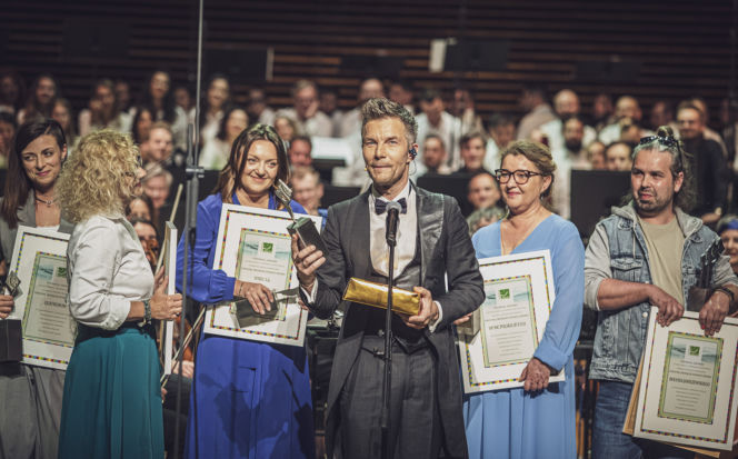 Wyjątkowy koncert w katowickim NOSPR. Wystąpiła Dziecięca Orkiestra Onkologiczna Fundacji „Iskierka" 